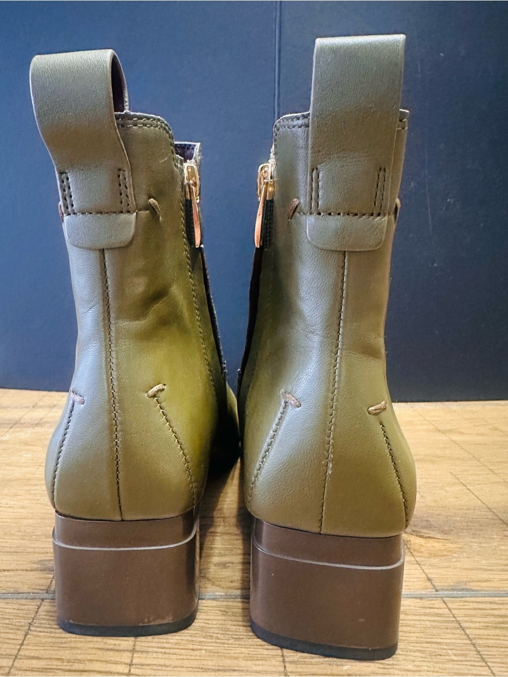 🔥Sat Sale🔥 Franco Sarto Women's Olive Green Square-Toe Chelsea Boots 6.5 NEW - Picture 3 of 5